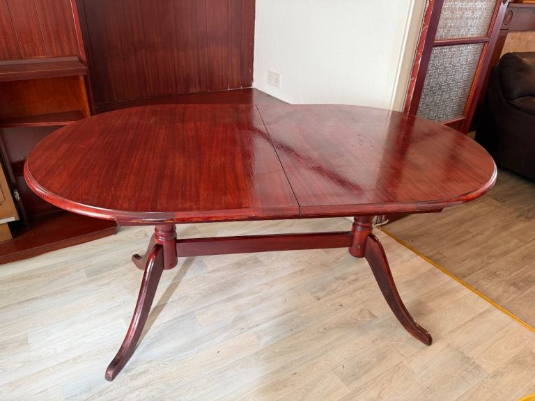 Oval extending mahogany table 