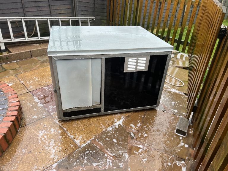 XL Outdoor Dog kennel 