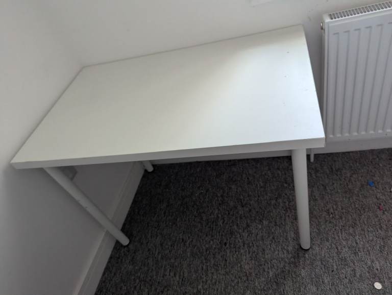 White Office Desk with Adjustable Table Legs – Great Condition