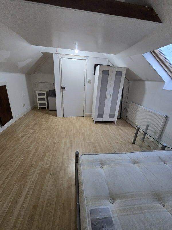 Double Ensuit  wiith Bills £800