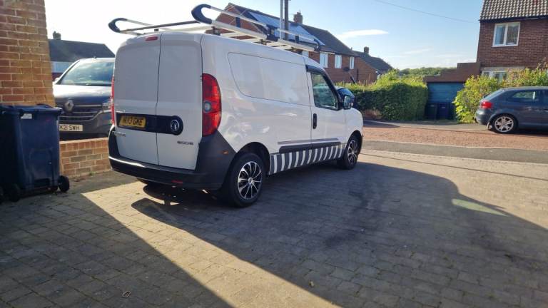 Van guard roof rack roller