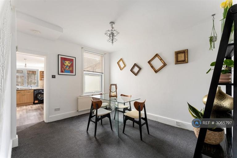 3 bedroom house in Coopers Lane, London, E10 (3 bed) (#3065797)