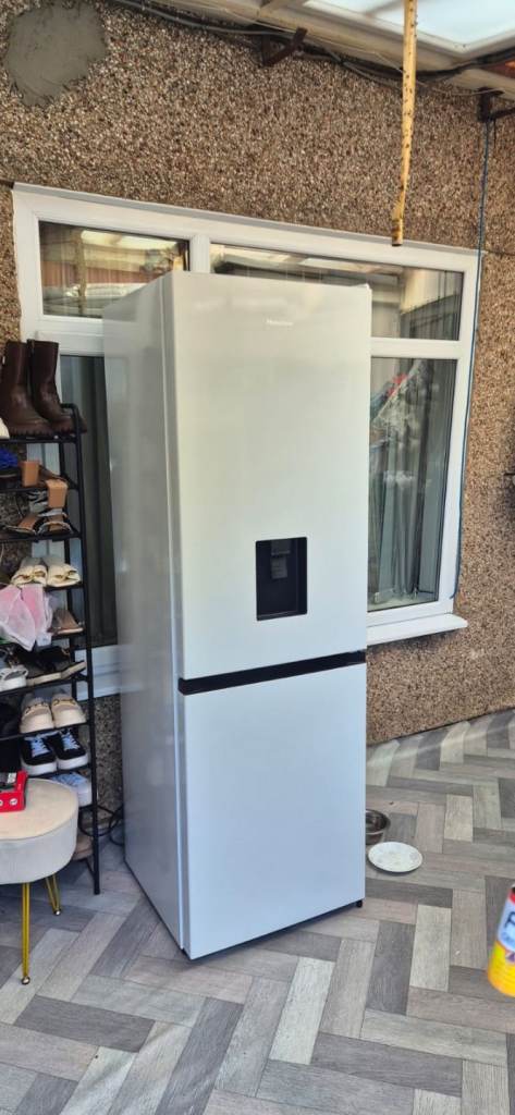 FRIDGE FREEZER HISENSE FROST FREE LIKE NEW FREE DELIVERY LEICESTER 