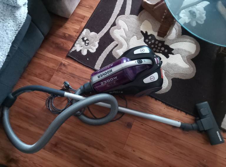 Hoover 2300W Bagless Cylinder Vacuum Cleaner – Good Condition