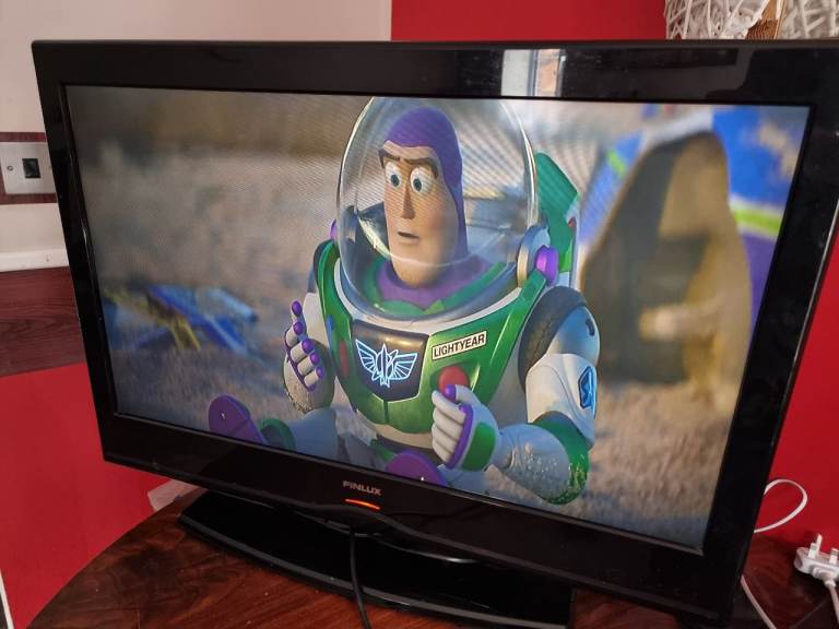 32" HD TV with built in Freeview 2x HDMi, 1x USB, scart, side av