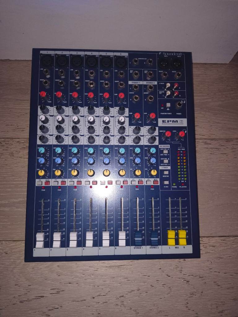 Soundcraft EPM 8 Mixing Desk - Good Condition