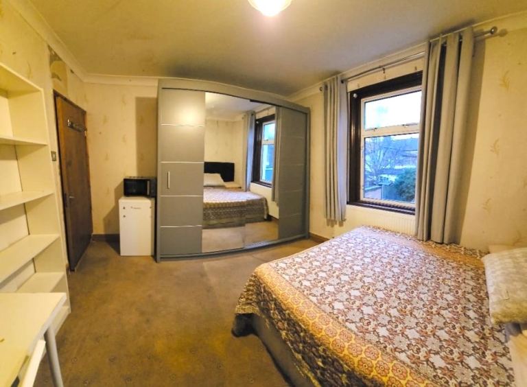 Double room including bills for single occupancy Postcode E11 4EQ