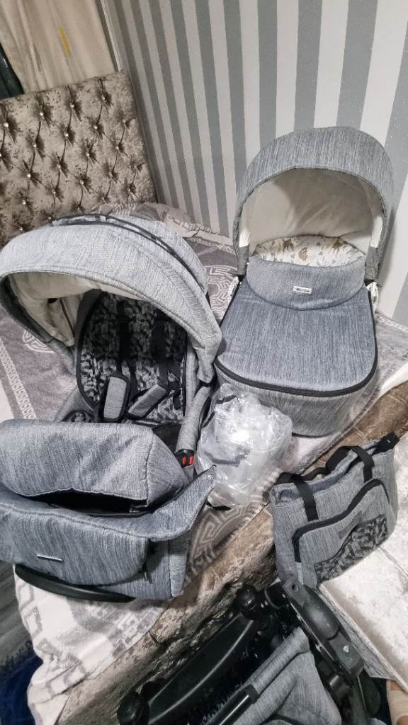 Pram travel system 