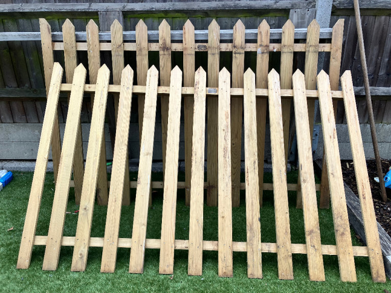 TW11 Premium Forest 2 x 6ft 4ft Picket Fences & 5 x Posts Contemporary Pressure Treated