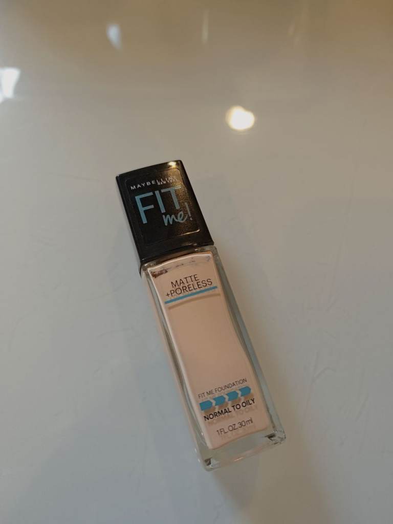 Maybelline Fit Me! Matte + Poreless Foundation - Light Shade
