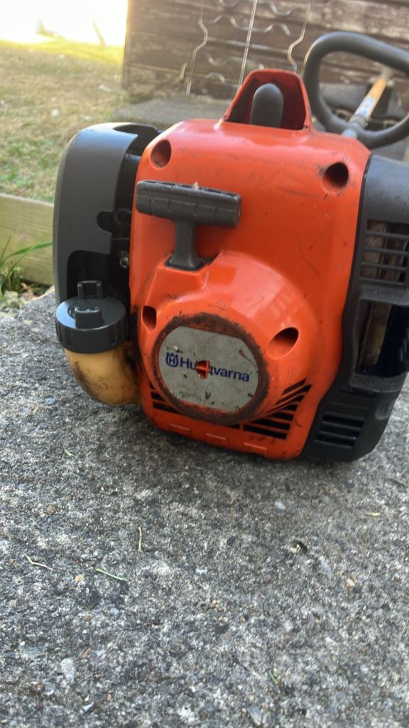Husqvarna 122 C Petrol Strimmer 