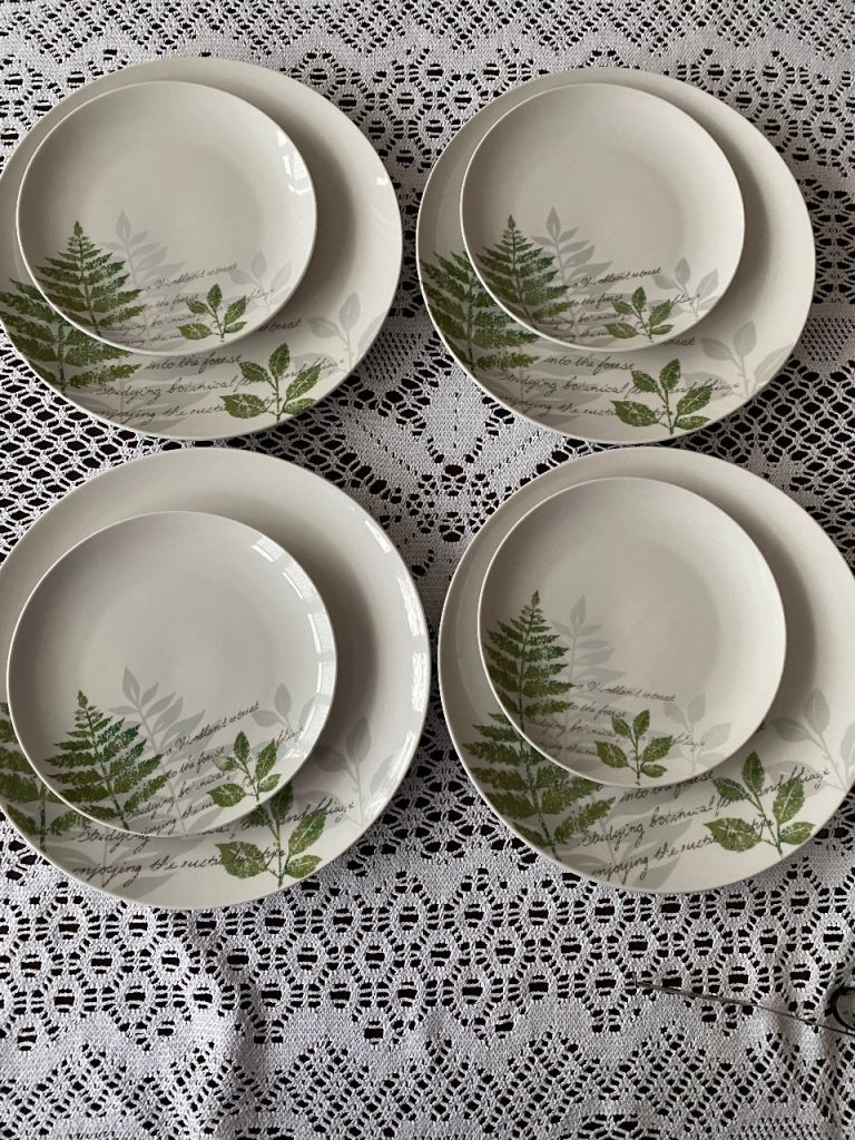 Set of 4 Dinner Plates & Side Plates