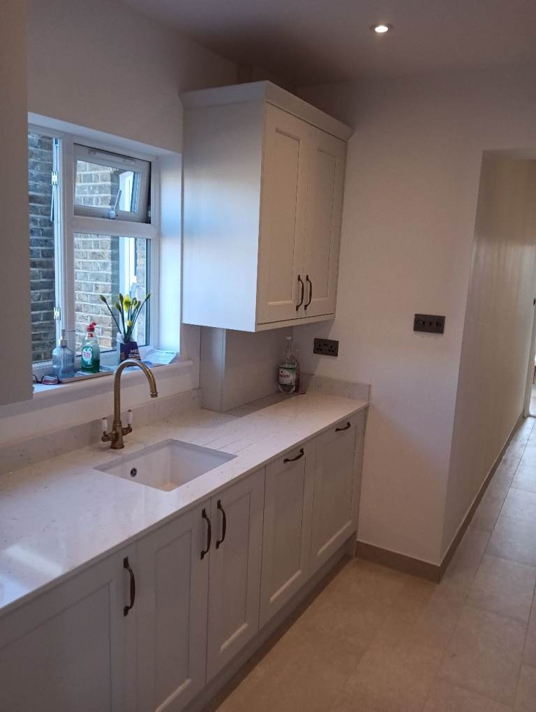 BATHROOM AND KITCHEN  REFURBISHMENT 25 YEARS OF  EXPERIENCE