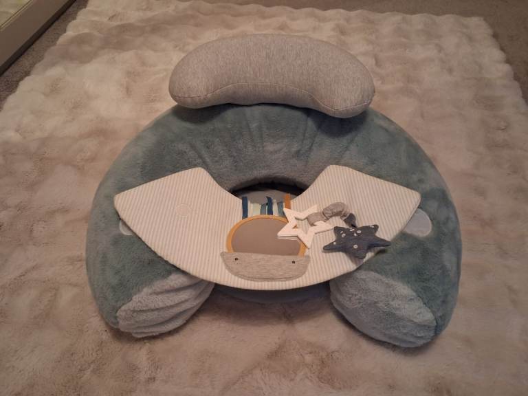 Mama's and papa's baby sofa seat