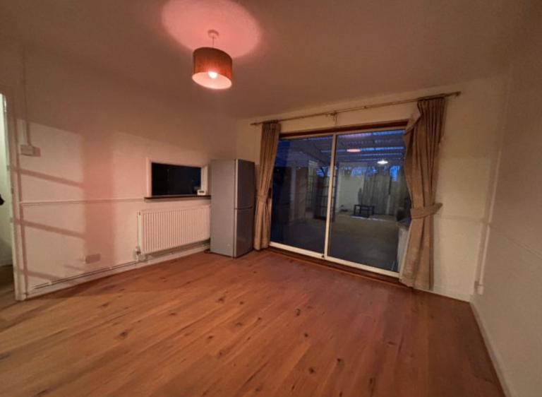 3-bedroom House | Renovated | Fitted Kitchen | Garden & Patio | Hillingdon Road, Uxbridge - UB10