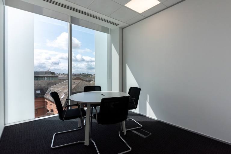 Reading - RG1 3EU \ Productive Team Workspace with 4 Workstations