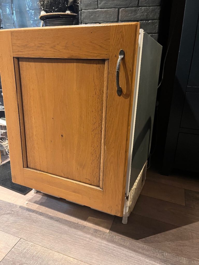 Intergrated Fridge with Oak Door Panel – Good Condition