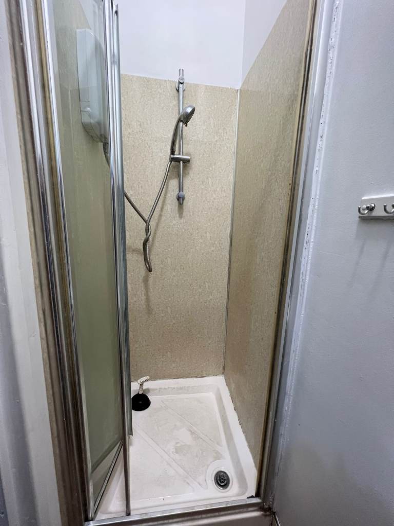  BEAUTIFUL ENSUITE DOUBLE ROOM FOR RENT IN HOUNSLOW 