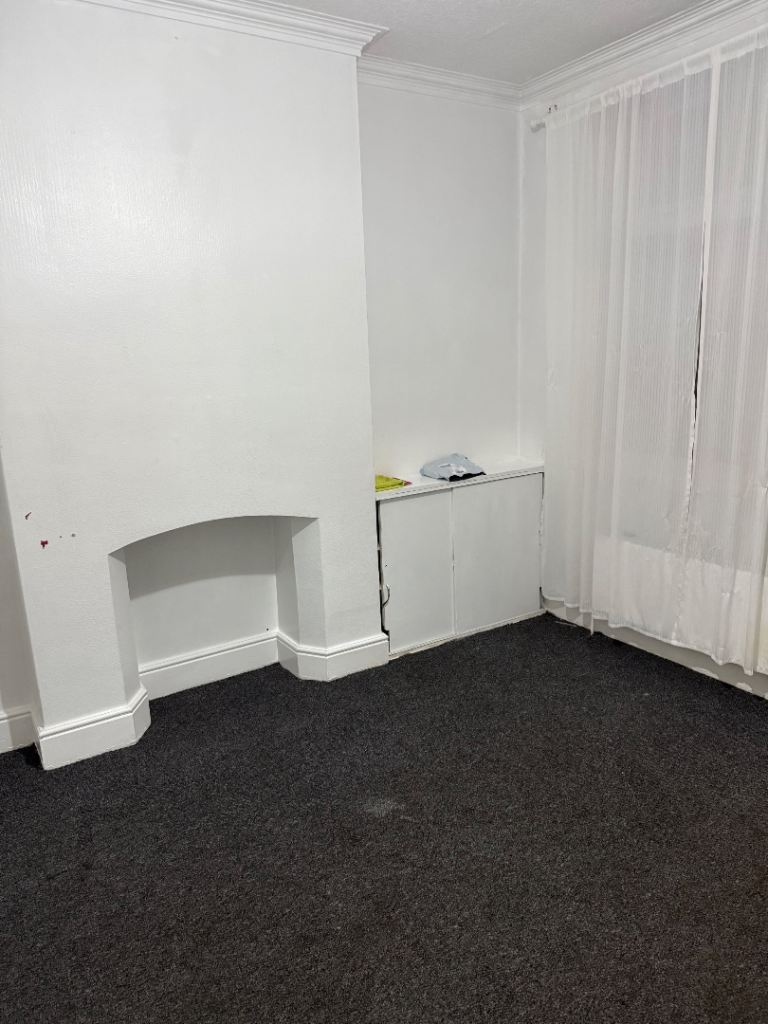 3 bedroom House Le3 off narborough rd new carpets & Decoration 