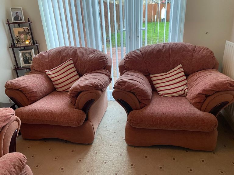 Sofa and 2 armchairs £100 