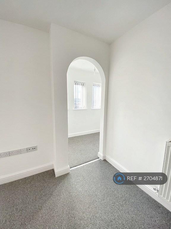2 bedroom flat in Berwig Court, Coedpoeth, Wrexham, LL11 (2 bed) (#2704871)