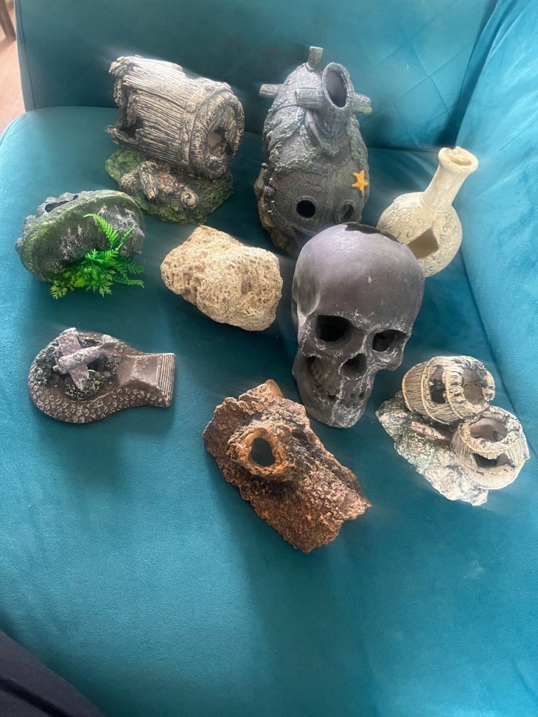 Lot of 9 Fish Tank Aquarium Ornaments Accessories 