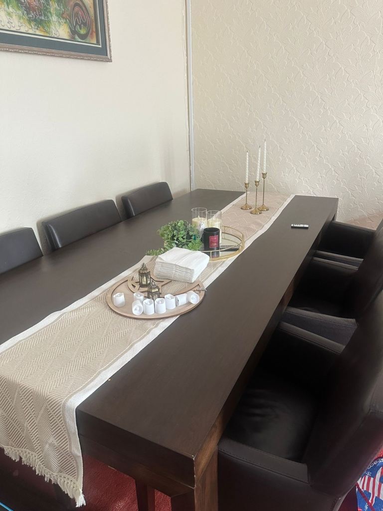 Dining Table and Chair Set. 