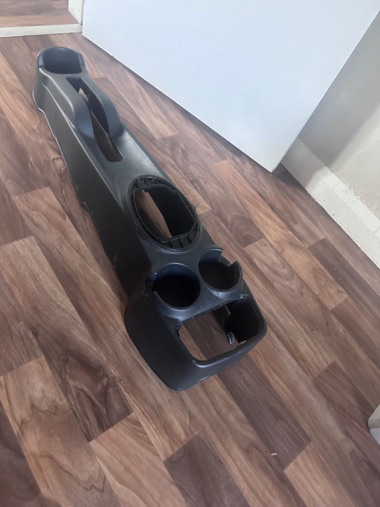 2004 Kia Picanto gear stick + had brake trim 