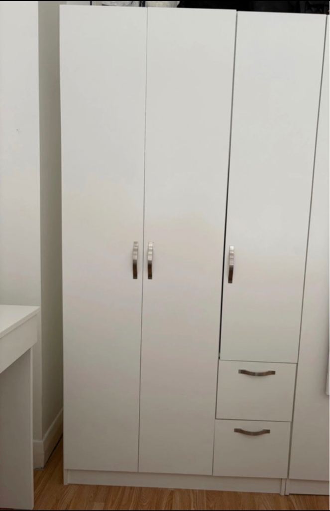 White 3-Door Wardrobe with Drawers – Good Condition