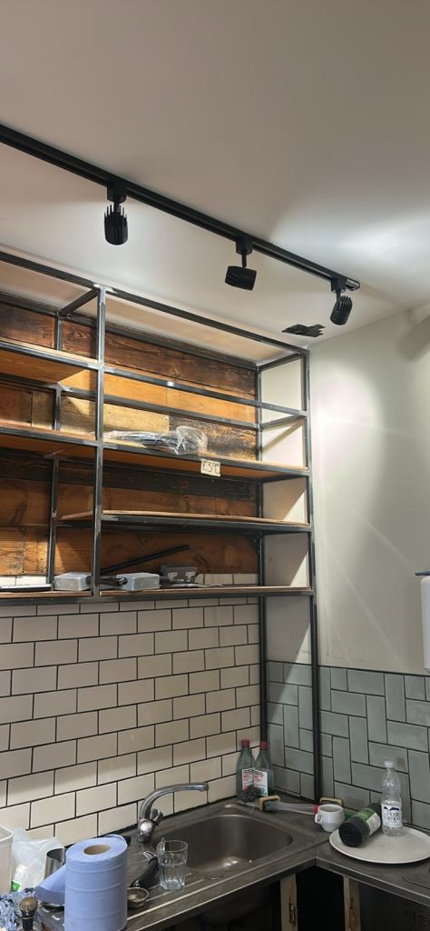 STUNNING INDUSTRIAL-STYLE SHELVING – IDEAL FOR BARS, CAFÉS, RESTAURANTS & SHOPS