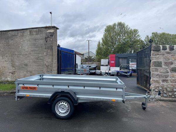 BRAND NEW ZASLAW 8,7FT X 4,4FT SINGLE AXLE FLAT TIPPING TRAILER 750KG