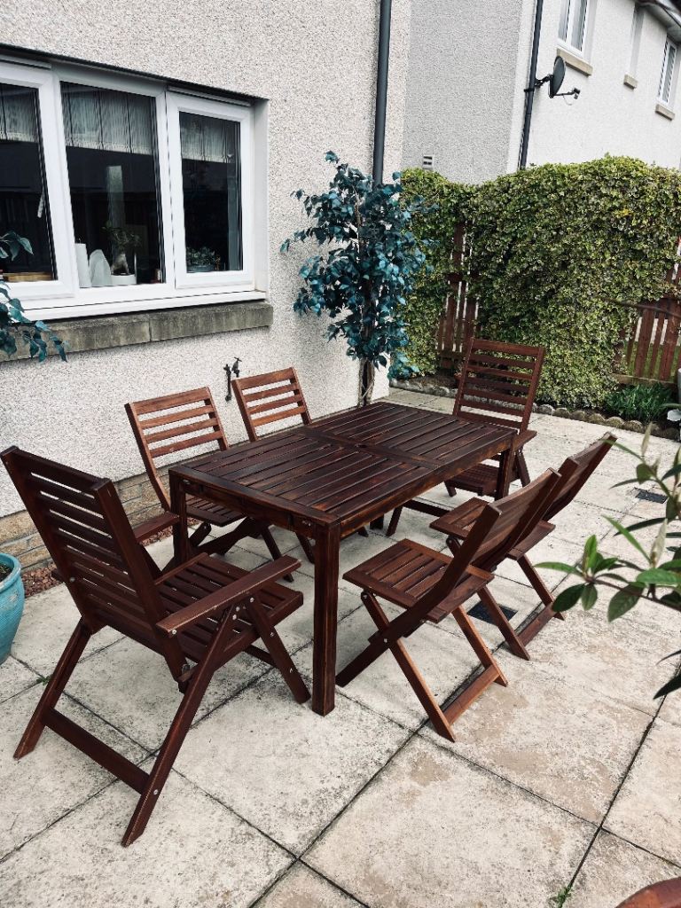 STUNNING fully refurbished ( ready for summer ) garden dining table and 6 chairs