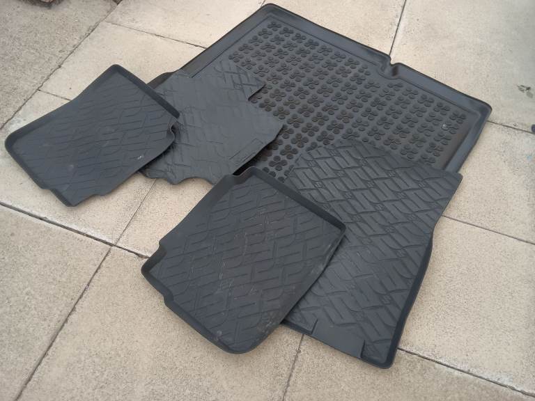 Rubber car mats and boot liner
