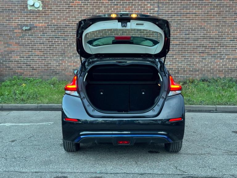  Nissan Leaf 40kWh Acenta Auto 5dr Electric Automatic