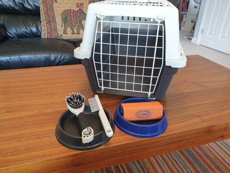 Ferplast ATLAS 20 - Pet Carrier + Brushes + Upholstery Pet Hair Remover + Bowls