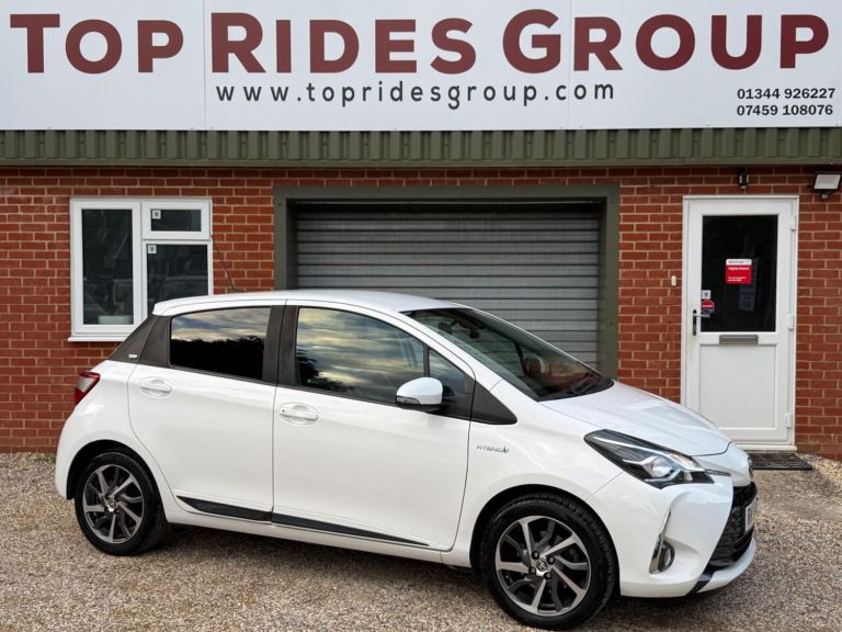2020 Toyota Yaris 1.5 VVT-h Y20 Bi-tone E-CVT Euro 6 (s/s) 5dr HATCHBACK Petrol/Electric Hybrid A...