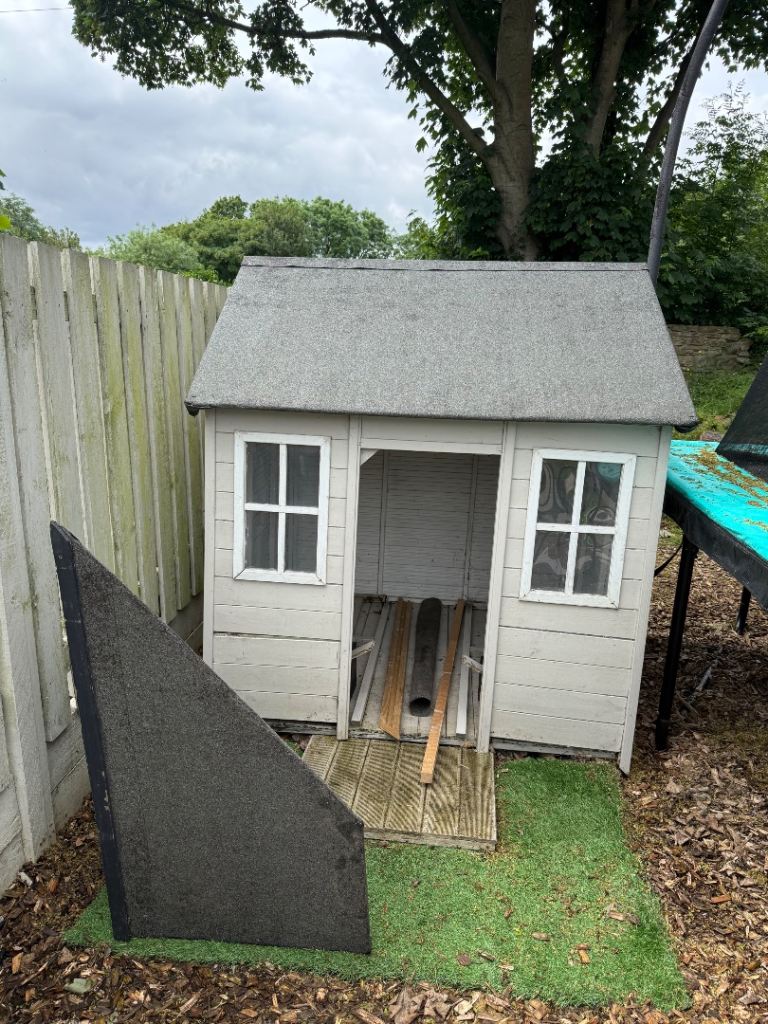 Solid Charming wooden play house 