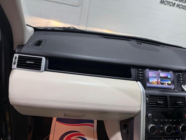 2017 Land Rover Discovery Sport 2.0 TD4 HSE Luxury Auto 4WD Euro 6 (s/s) 5dr ESTATE Diesel Automatic