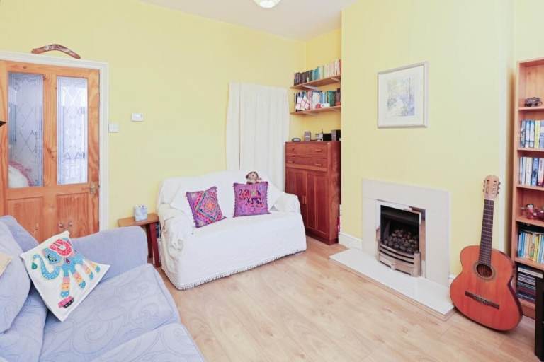 Charming & Spacious 2 Bedroom Unfurnished Home in Radford – Ideal for Families or Professionals