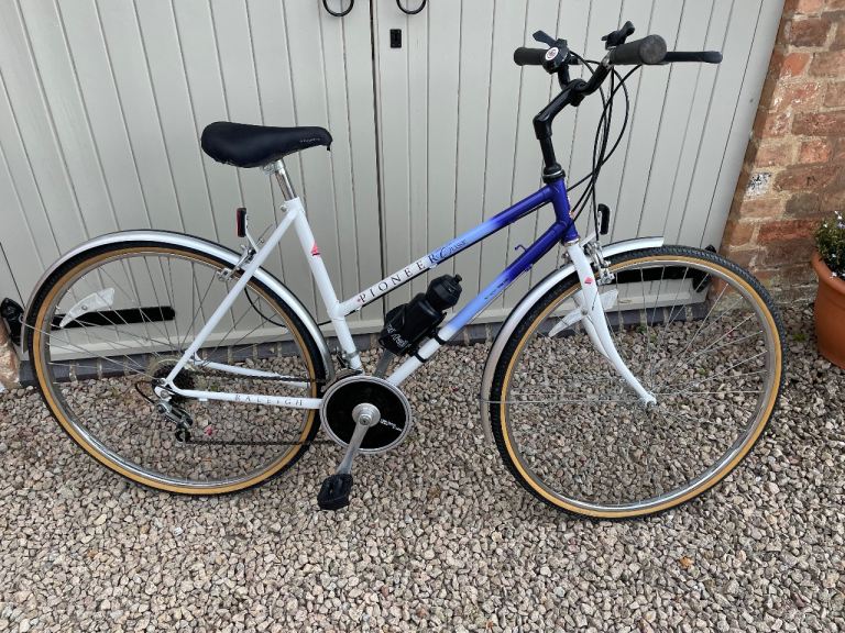 Raleigh Pioneer Classic Ladies Hybrid Town Bike 12-Speed – White/Blue - Serviced