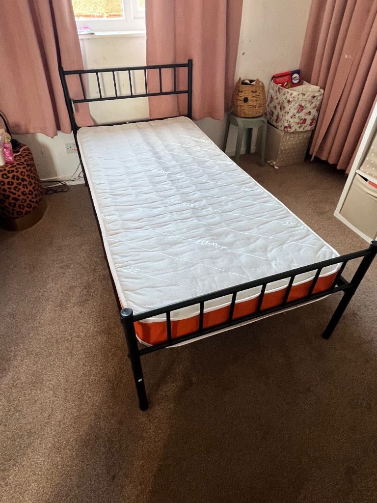 Single bed 