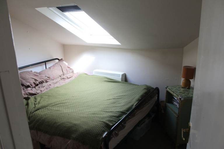 Double Room to rent in 2 bed flat. 