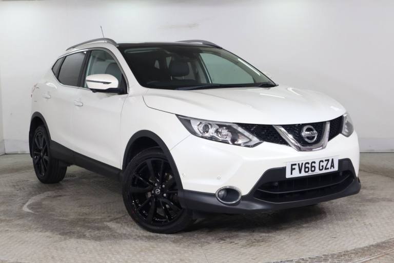 2017 Nissan Qashqai 1.6 dCi Tekna SUV 5dr Diesel Manual 2WD Euro 6 (s/s) (130 ps) HATCHBACK Diese...