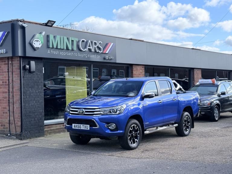 TOYOTA HILUX 2.4 D-4D Invincible X 2016