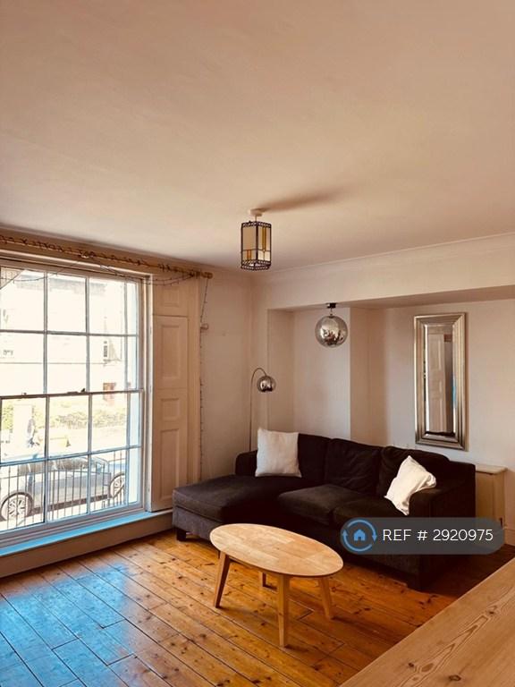 2 bedroom flat in Lansdowne Way, London, SW8 (2 bed) (#2920975)