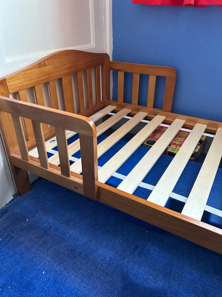 Toddler bed