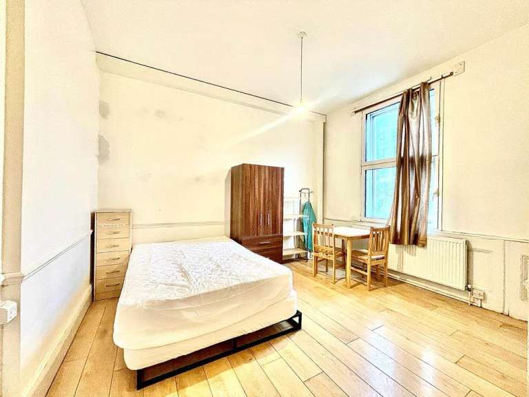 Happy to offer this beautiful and bright studio apartment in Holloway Road, Islington, N7-Ref: 589