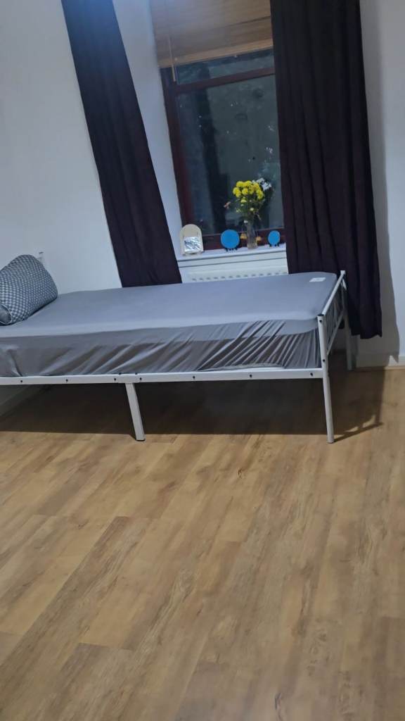 Room available to rent