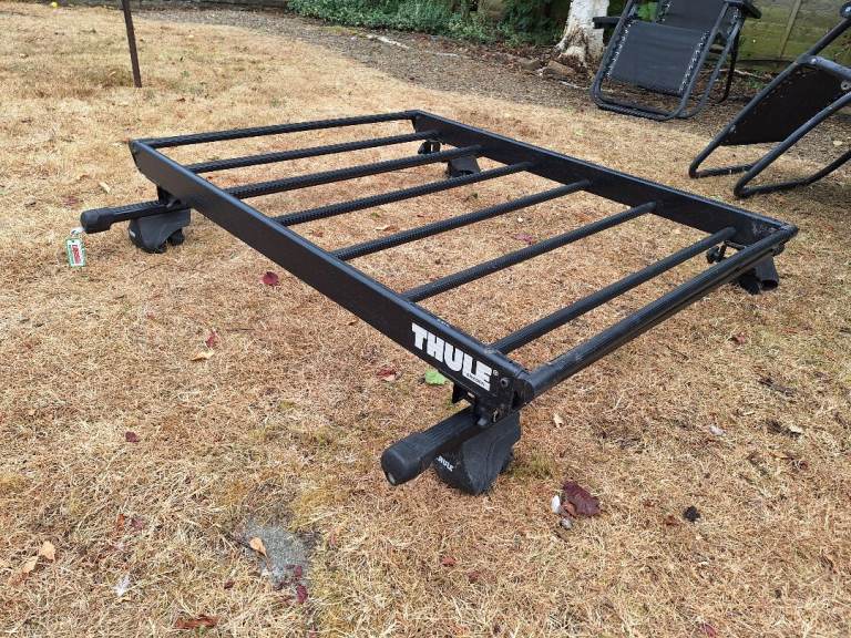 Thule adjustable car roof rack