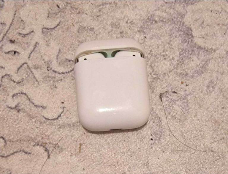 Original APPLE Airpod